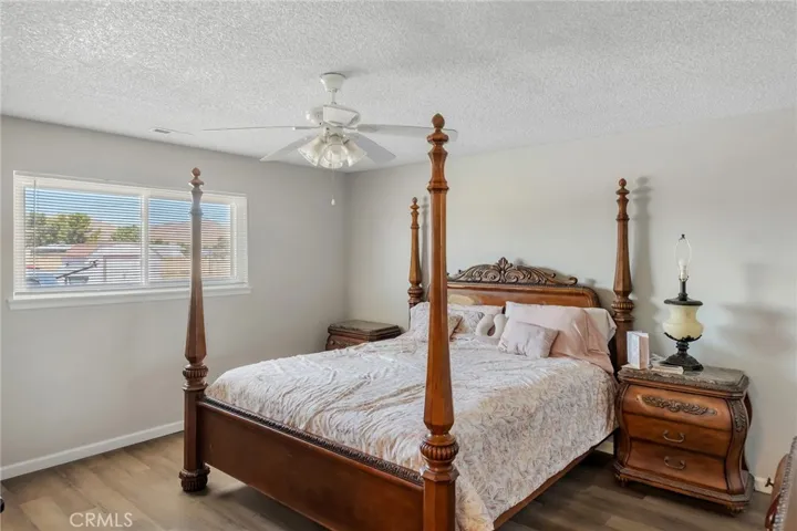 15420 Apache, Apple Valley, California 92307