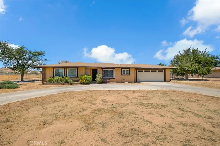 15420 Apache, Apple Valley, California 92307