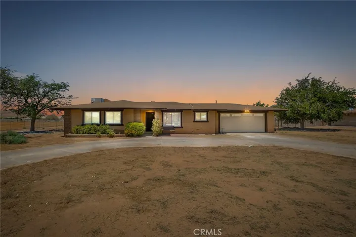 15420 Apache, Apple Valley, California 92307