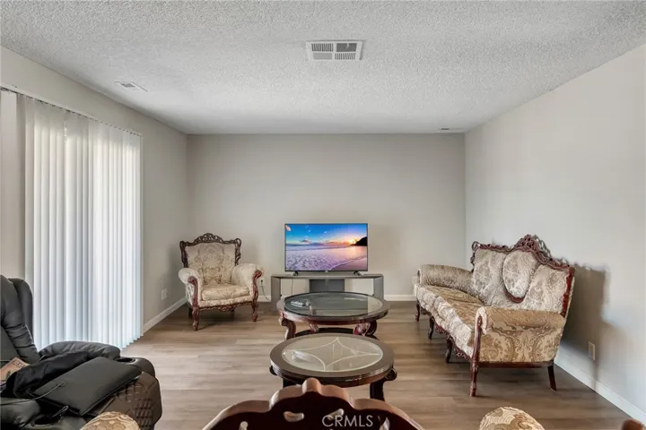 15420 Apache, Apple Valley, California 92307