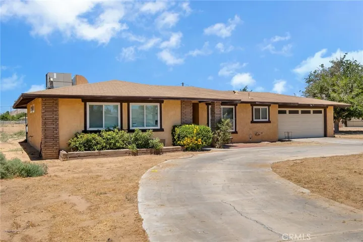 15420 Apache, Apple Valley, California 92307