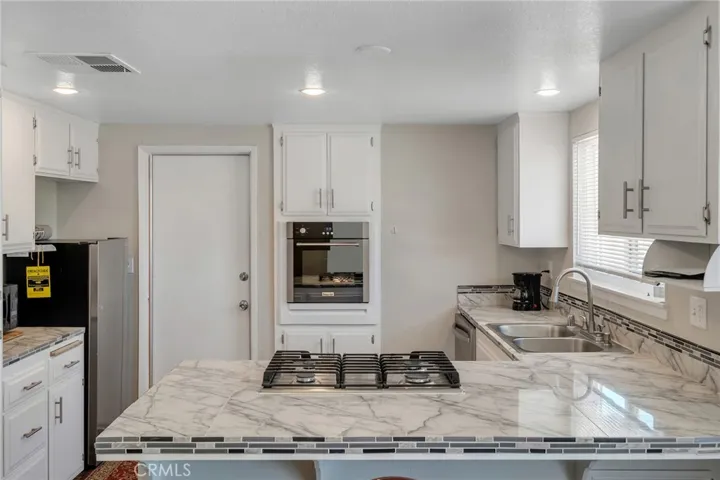 15420 Apache, Apple Valley, California 92307