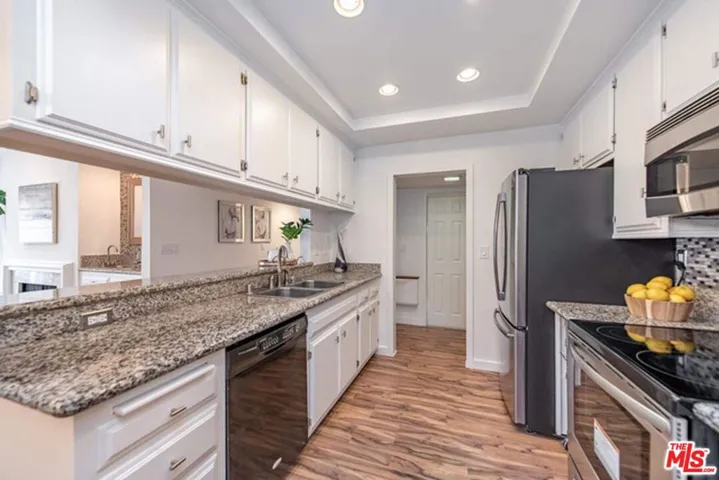5139 Balboa Boulevard 203, Encino, California 91316