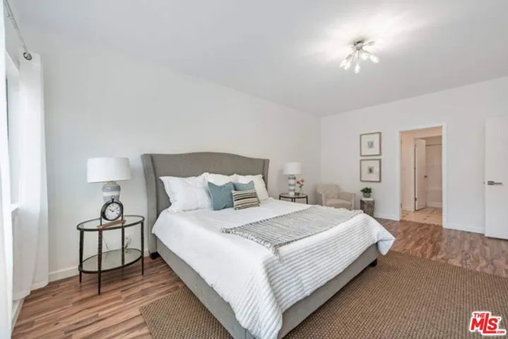 5139 Balboa Boulevard 203, Encino, California 91316