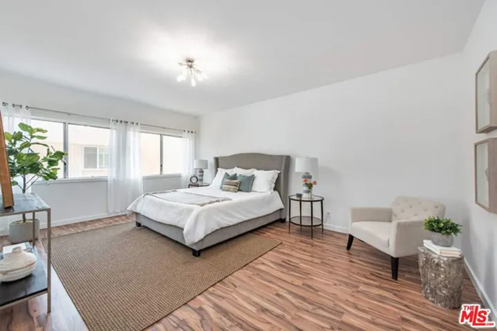 5139 Balboa Boulevard 203, Encino, California 91316