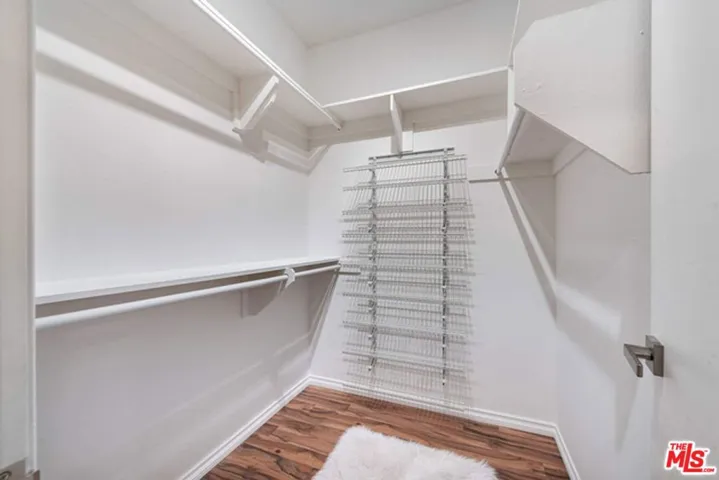 5139 Balboa Boulevard 203, Encino, California 91316