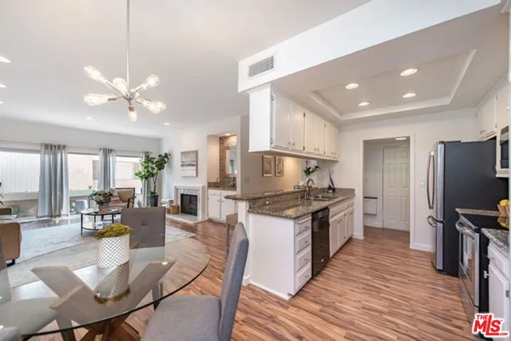 5139 Balboa Boulevard 203, Encino, California 91316