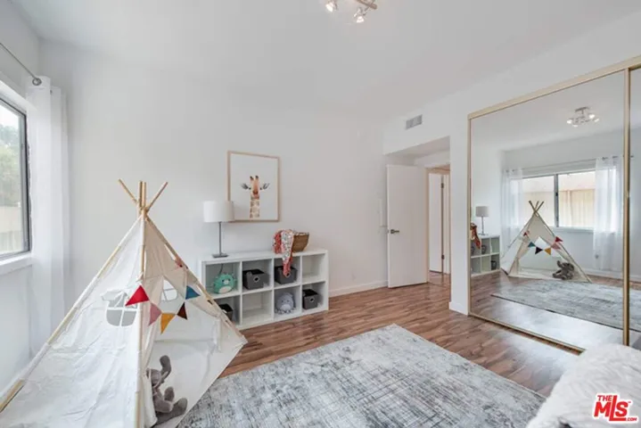 5139 Balboa Boulevard 203, Encino, California 91316