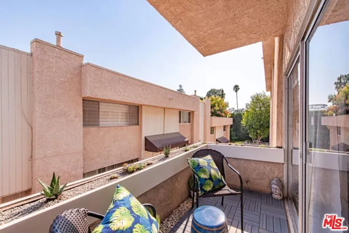 5139 Balboa Boulevard 203, Encino, California 91316