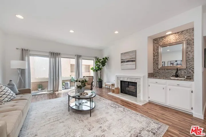 5139 Balboa Boulevard 203, Encino, California 91316