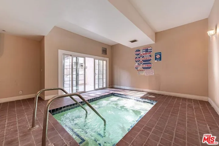 5139 Balboa Boulevard 203, Encino, California 91316