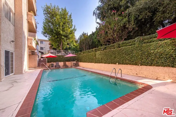 5139 Balboa Boulevard 203, Encino, California 91316