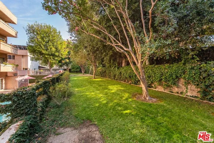 5139 Balboa Boulevard 203, Encino, California 91316