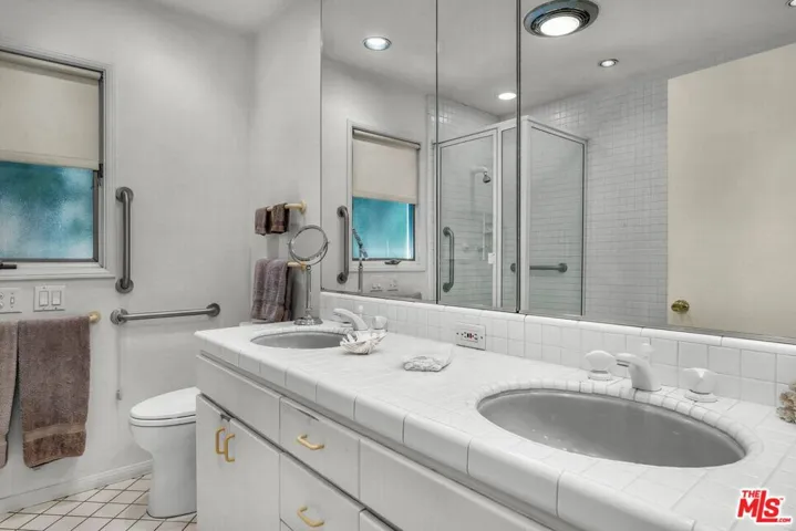 13841 Valley Vista Boulevard, Sherman Oaks, California 91423
