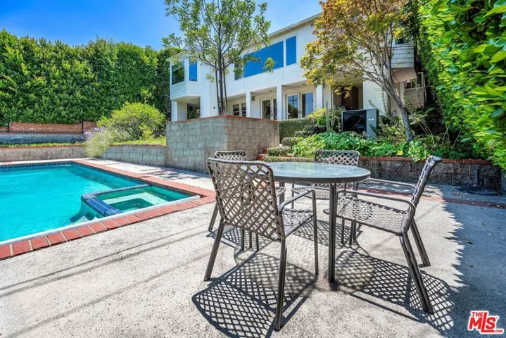 13841 Valley Vista Boulevard, Sherman Oaks, California 91423