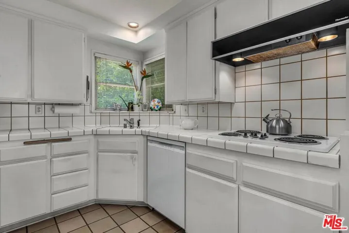13841 Valley Vista Boulevard, Sherman Oaks, California 91423