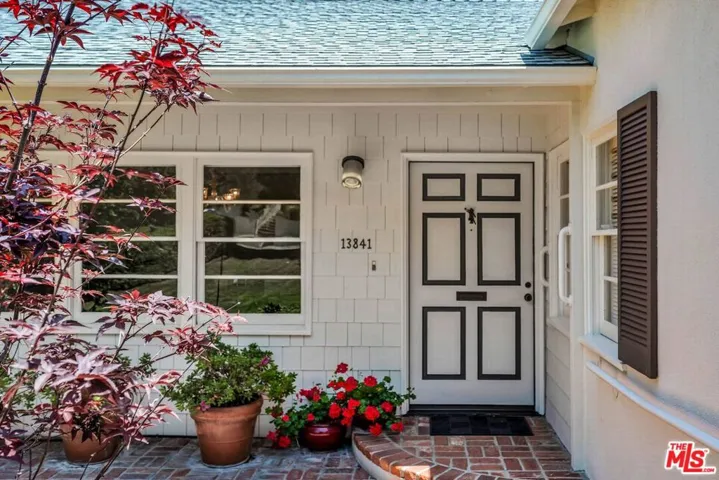 13841 Valley Vista Boulevard, Sherman Oaks, California 91423