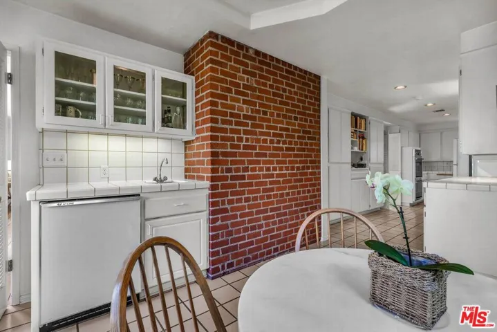13841 Valley Vista Boulevard, Sherman Oaks, California 91423