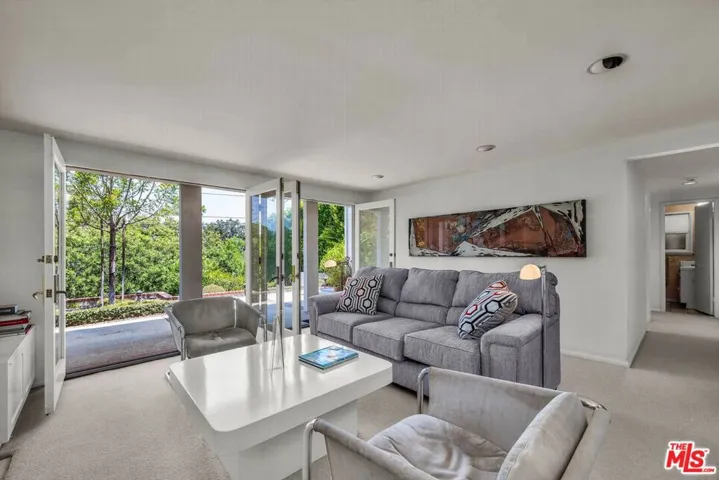 13841 Valley Vista Boulevard, Sherman Oaks, California 91423