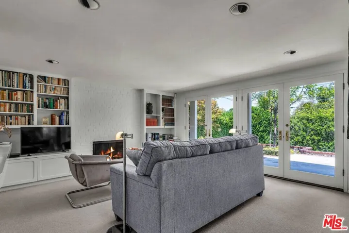 13841 Valley Vista Boulevard, Sherman Oaks, California 91423