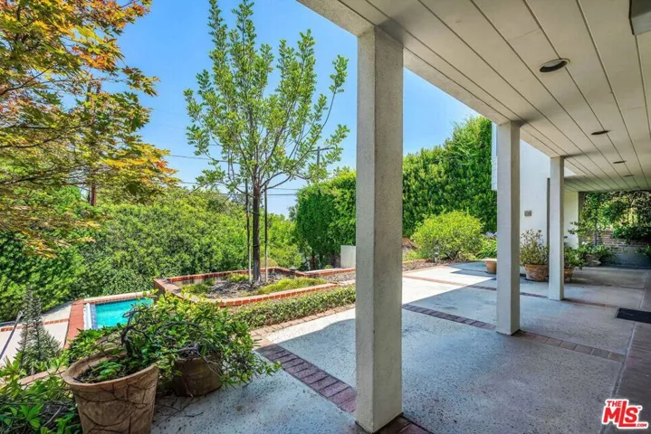 13841 Valley Vista Boulevard, Sherman Oaks, California 91423