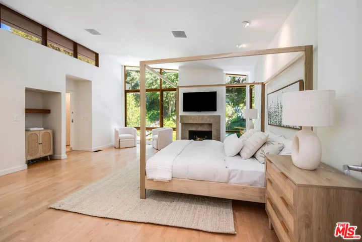 3600 Mandeville Canyon Road, Los Angeles, California 90049