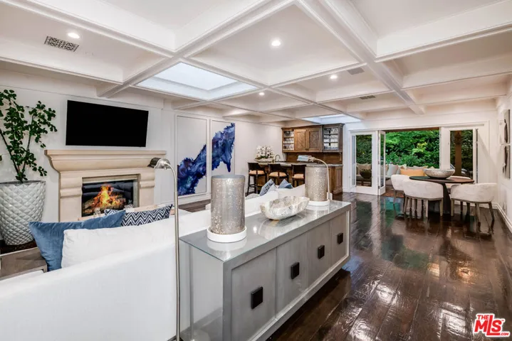 19012 Dorlon Drive, Tarzana, California 91356