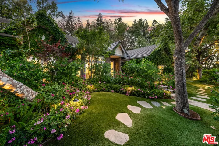 19012 Dorlon Drive, Tarzana, California 91356