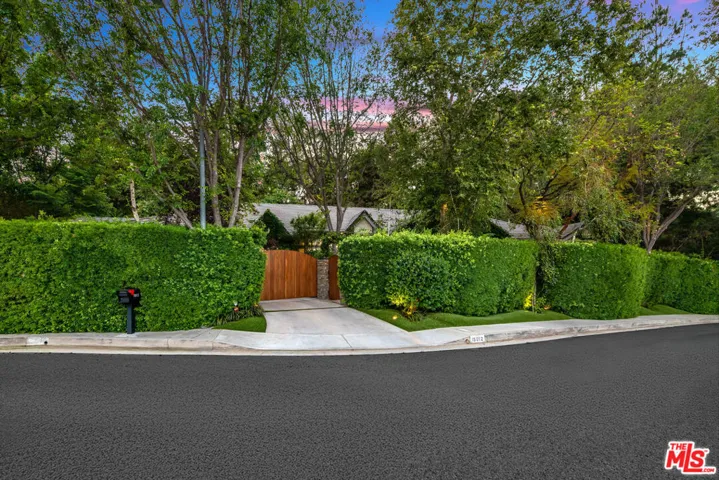 19012 Dorlon Drive, Tarzana, California 91356