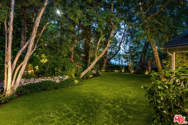 19012 Dorlon Drive, Tarzana, California 91356