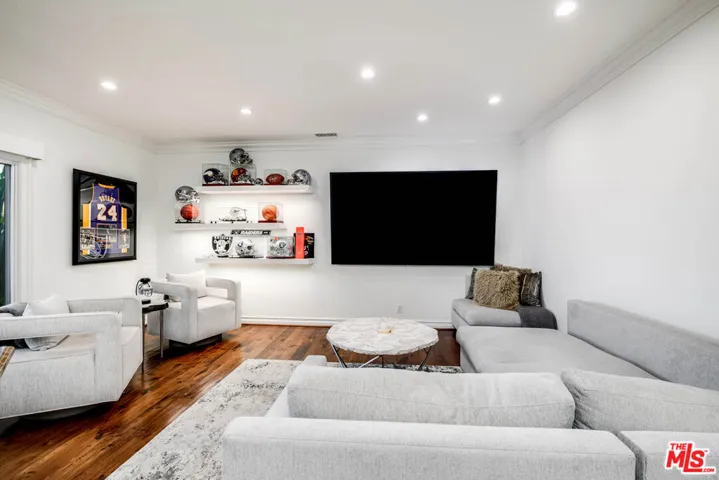 19012 Dorlon Drive, Tarzana, California 91356
