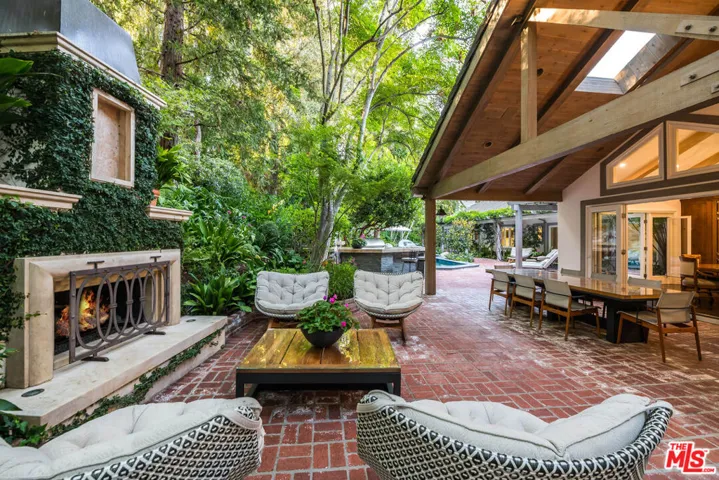 19012 Dorlon Drive, Tarzana, California 91356