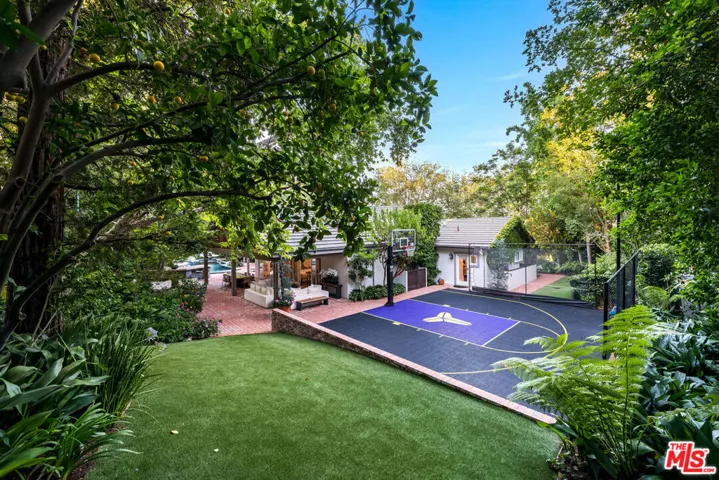 19012 Dorlon Drive, Tarzana, California 91356