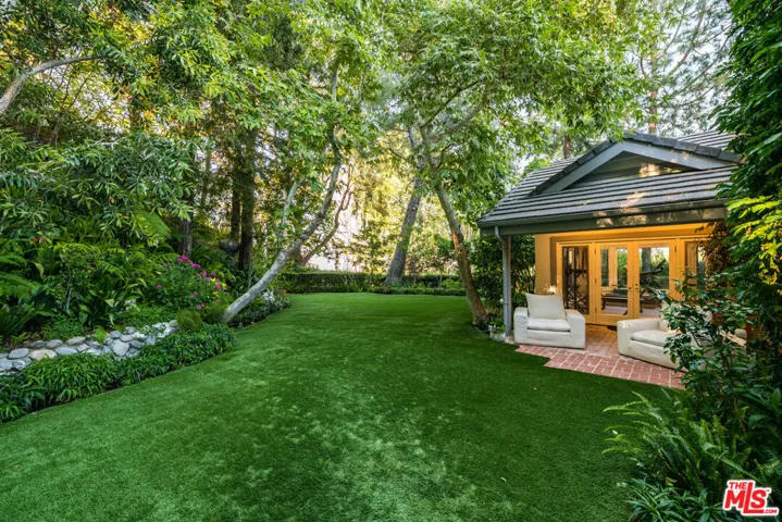 19012 Dorlon Drive, Tarzana, California 91356