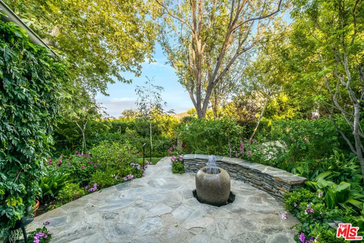 19012 Dorlon Drive, Tarzana, California 91356