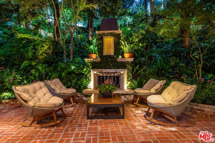 19012 Dorlon Drive, Tarzana, California 91356