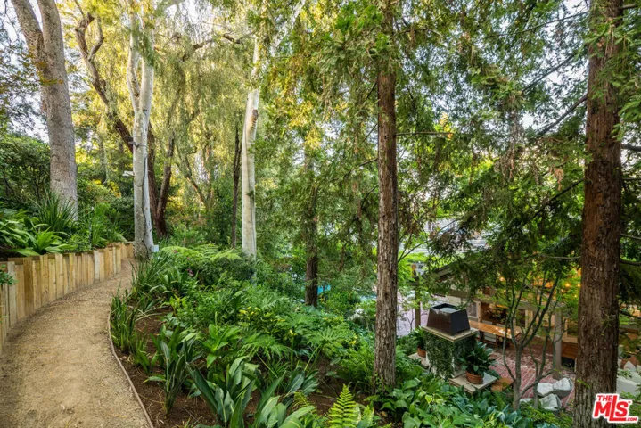 19012 Dorlon Drive, Tarzana, California 91356
