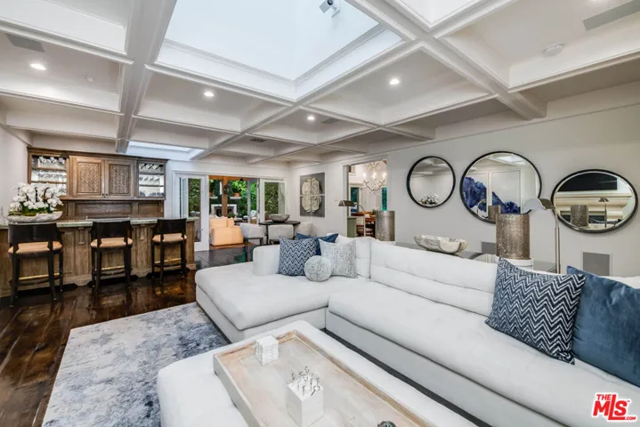 19012 Dorlon Drive, Tarzana, California 91356