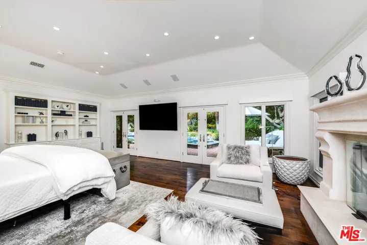 19012 Dorlon Drive, Tarzana, California 91356