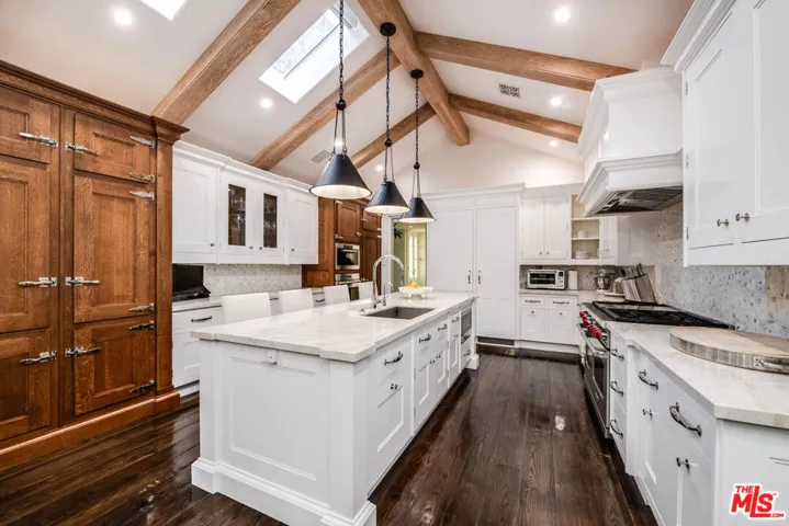 19012 Dorlon Drive, Tarzana, California 91356