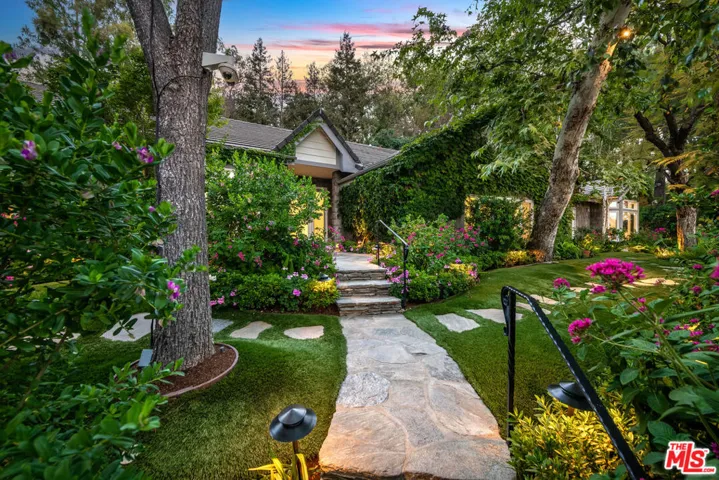 19012 Dorlon Drive, Tarzana, California 91356