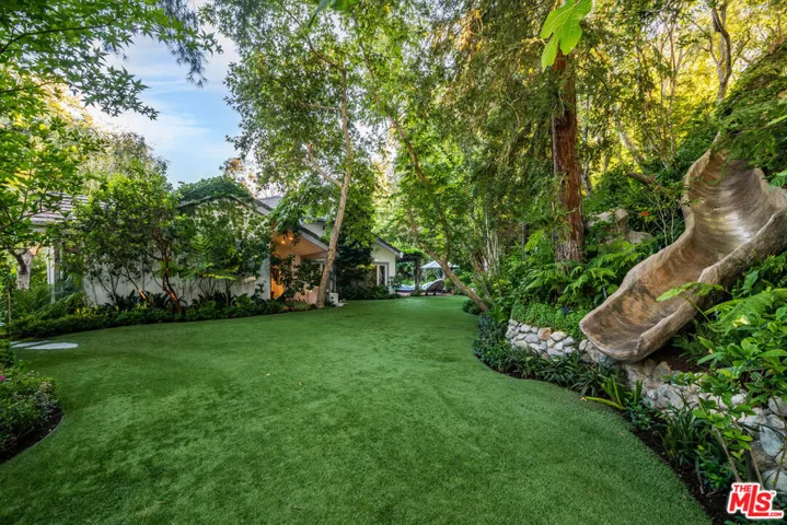 19012 Dorlon Drive, Tarzana, California 91356