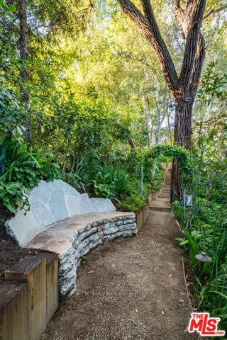 19012 Dorlon Drive, Tarzana, California 91356