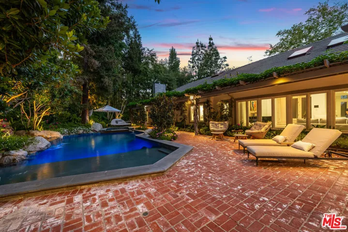 19012 Dorlon Drive, Tarzana, California 91356