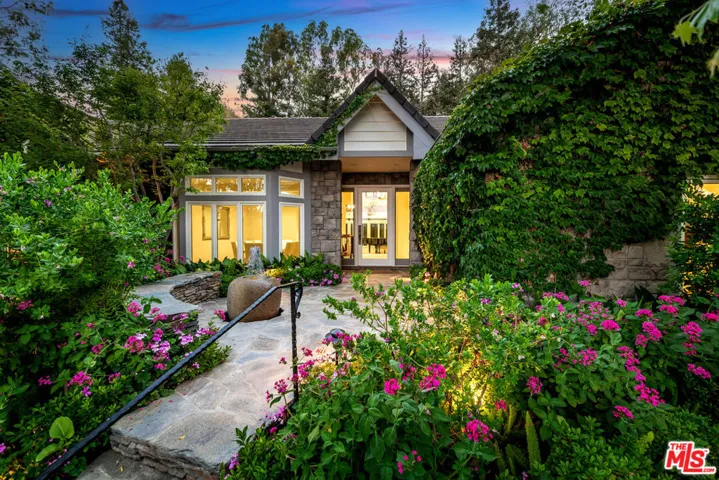 19012 Dorlon Drive, Tarzana, California 91356