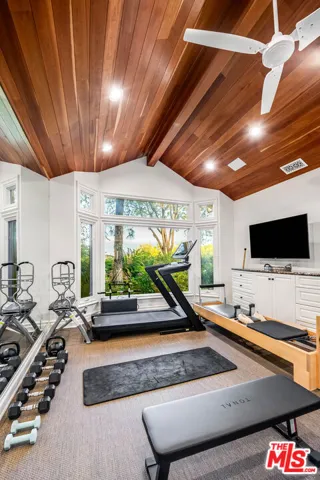 19012 Dorlon Drive, Tarzana, California 91356