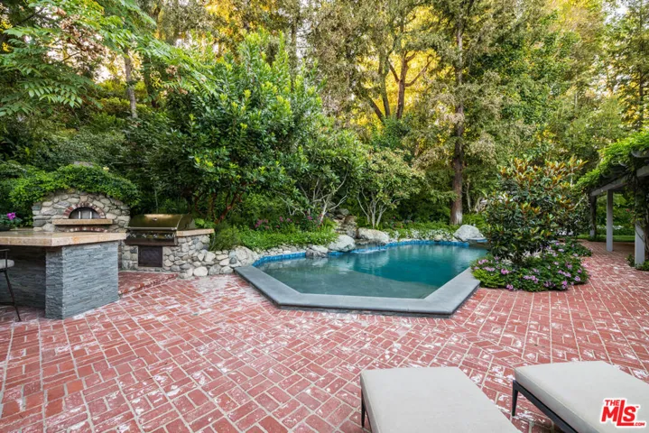 19012 Dorlon Drive, Tarzana, California 91356