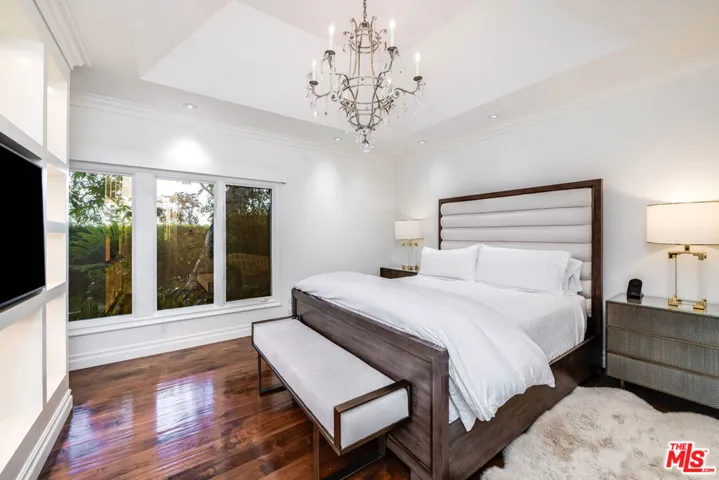 19012 Dorlon Drive, Tarzana, California 91356