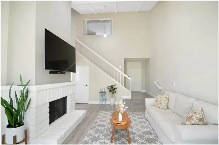 902 Creekside, Fullerton, California 92833