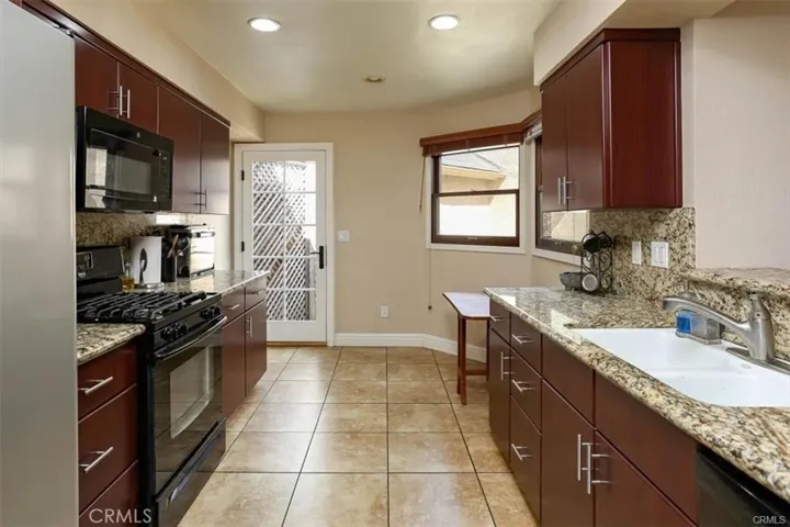 1106 Oceanaire 18, San Luis Obispo, California 93405